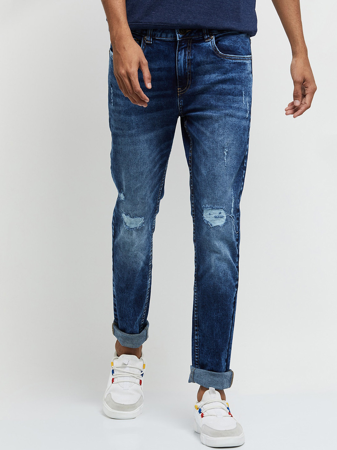 

max Men Blue Slim Fit Mildly Distressed Heavy Fade Stretchable Jeans