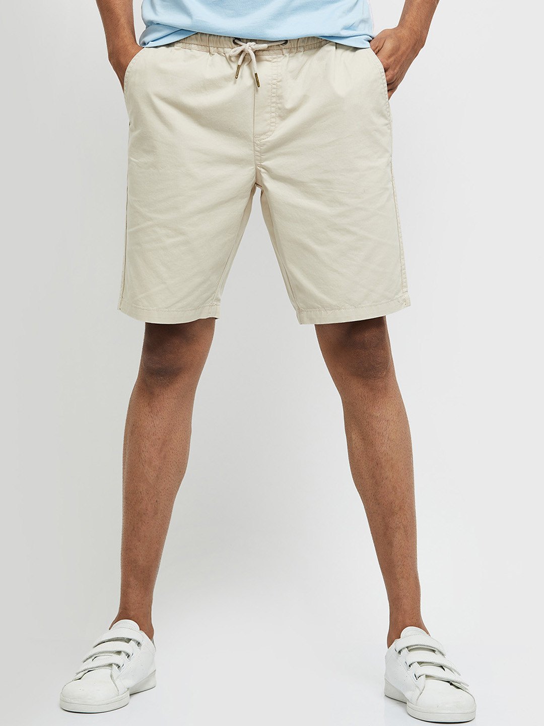 

max Men Beige Solid Pure Cotton Chino Shorts