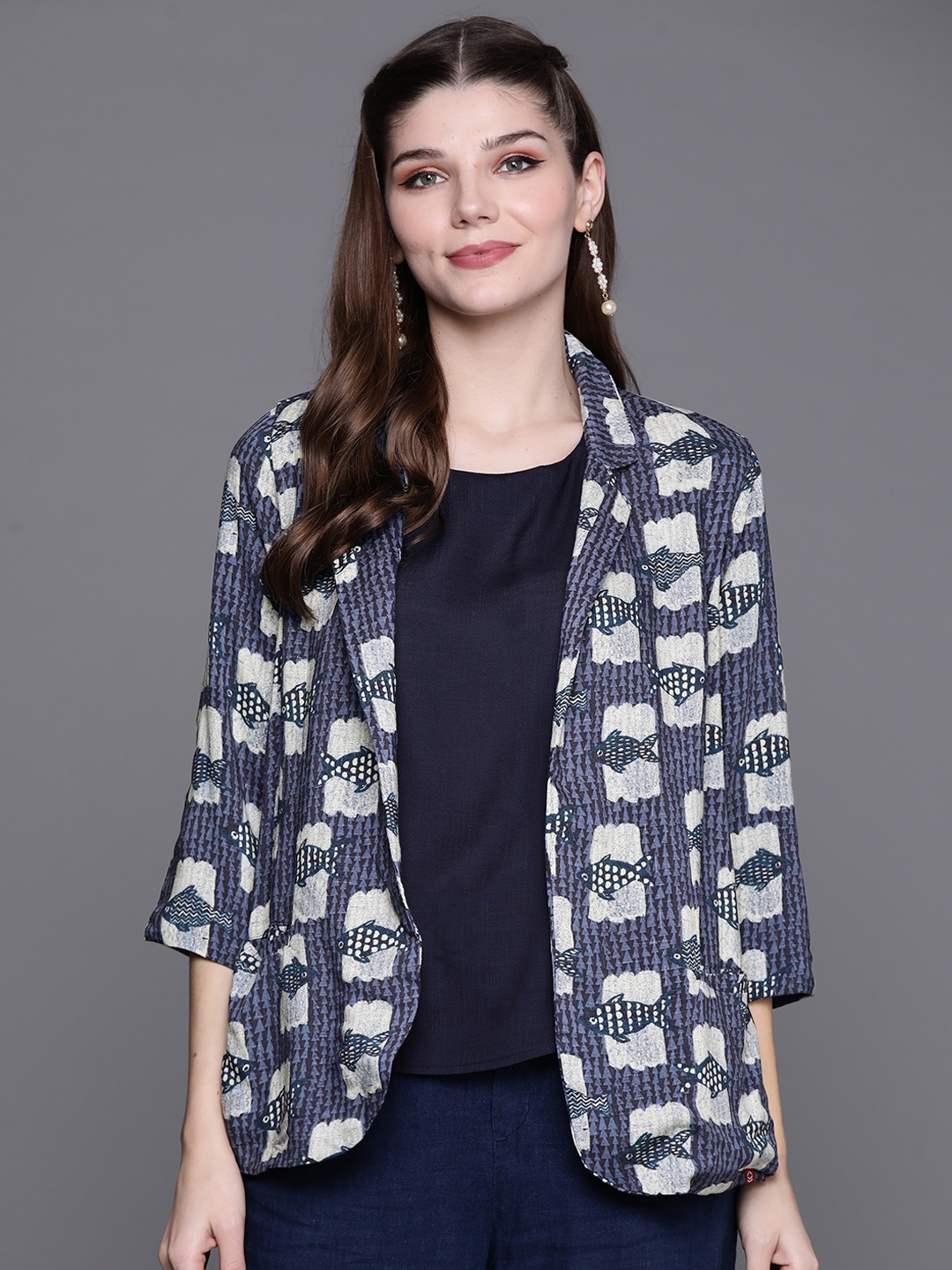 

Biba Women Navy Blue & Off White Ethnic Jacket with an Inner