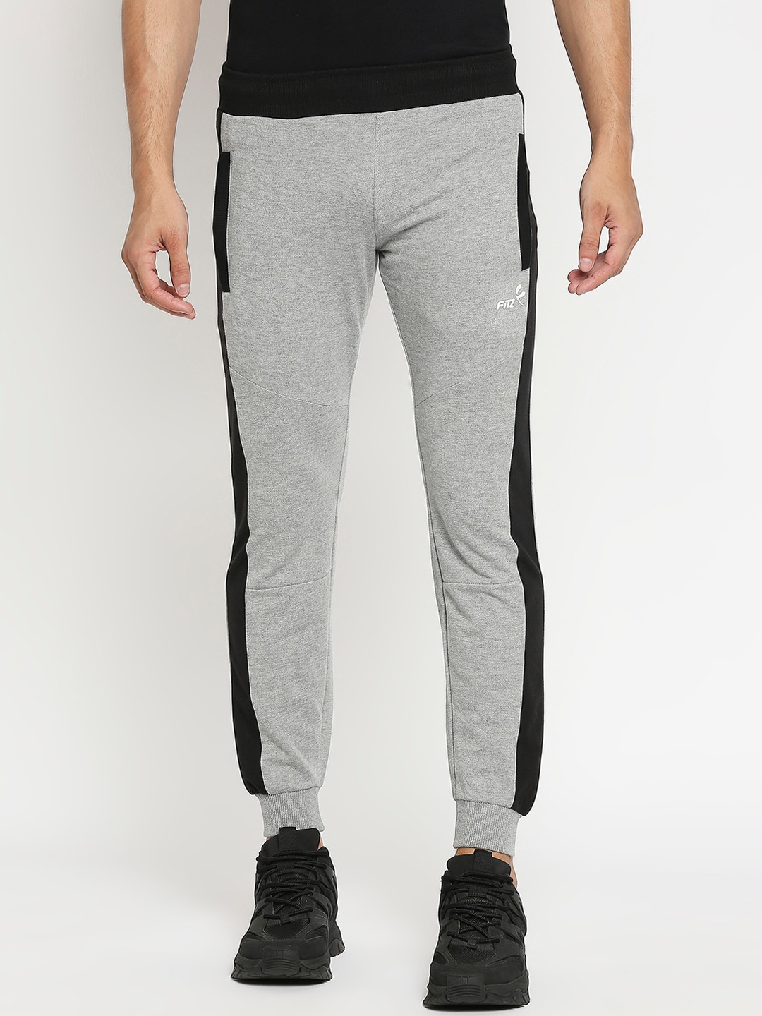 

FiTZ Men Grey & Black Solid Dry Fit Slim-Fit Joggers