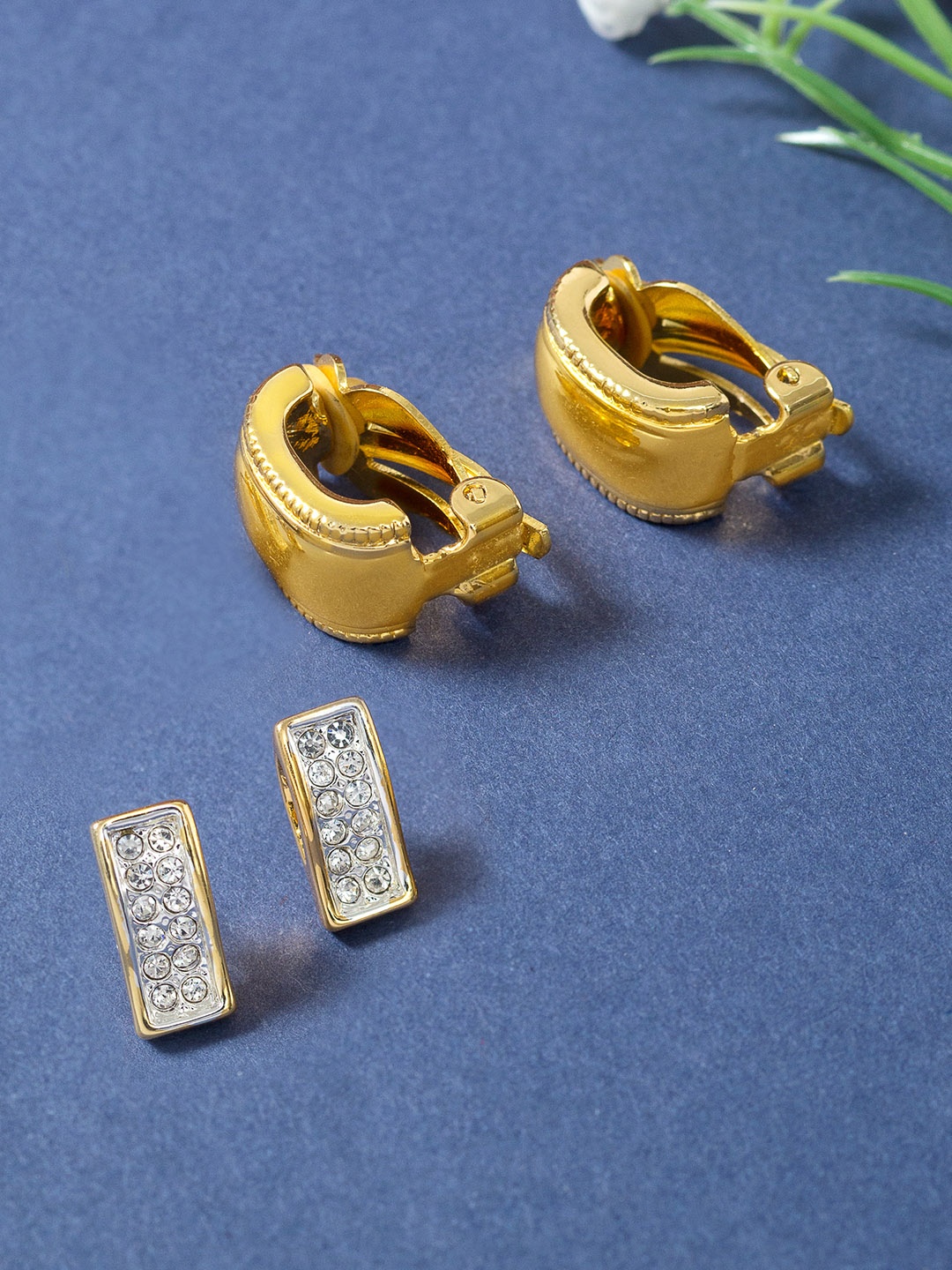 

Golden Peacock Set of 2 Stud Earrings, Gold