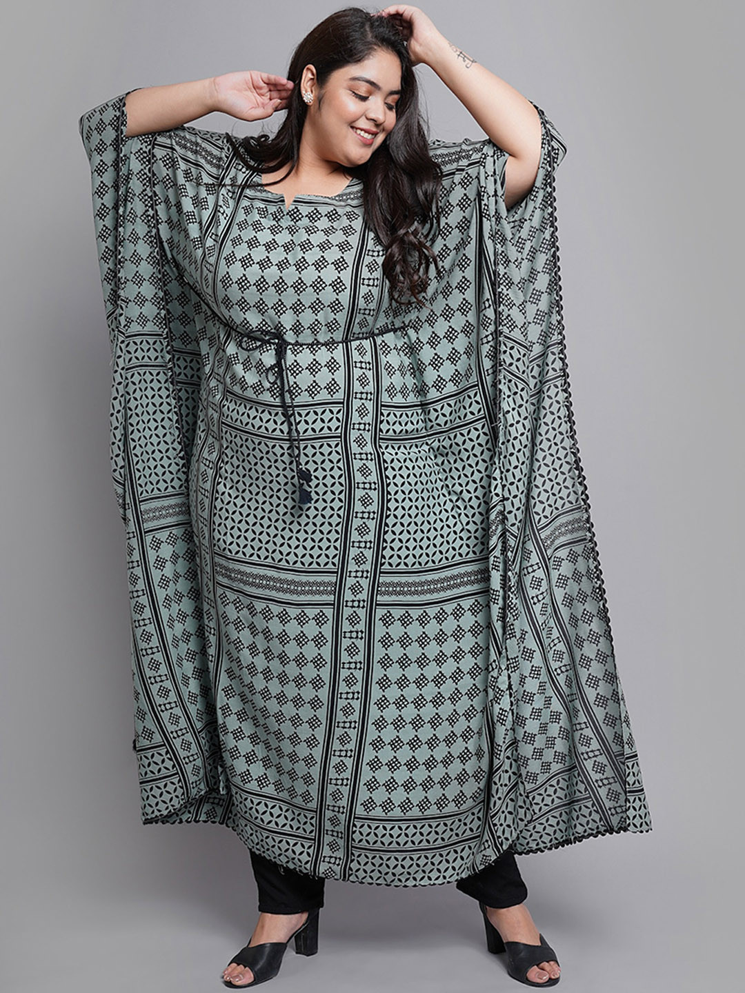

PrettyPlus by Desinoor.com Women Green Ethnic Motifs Printed Kaftan Kurta with Trousers