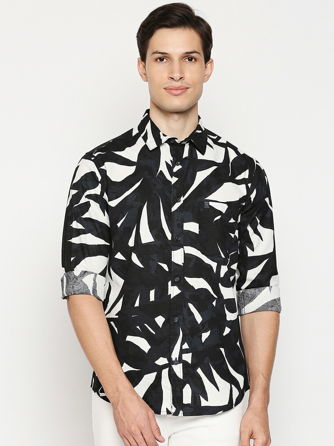 

Mufti Men Black Slim Fit Opaque Printed Casual Shirt