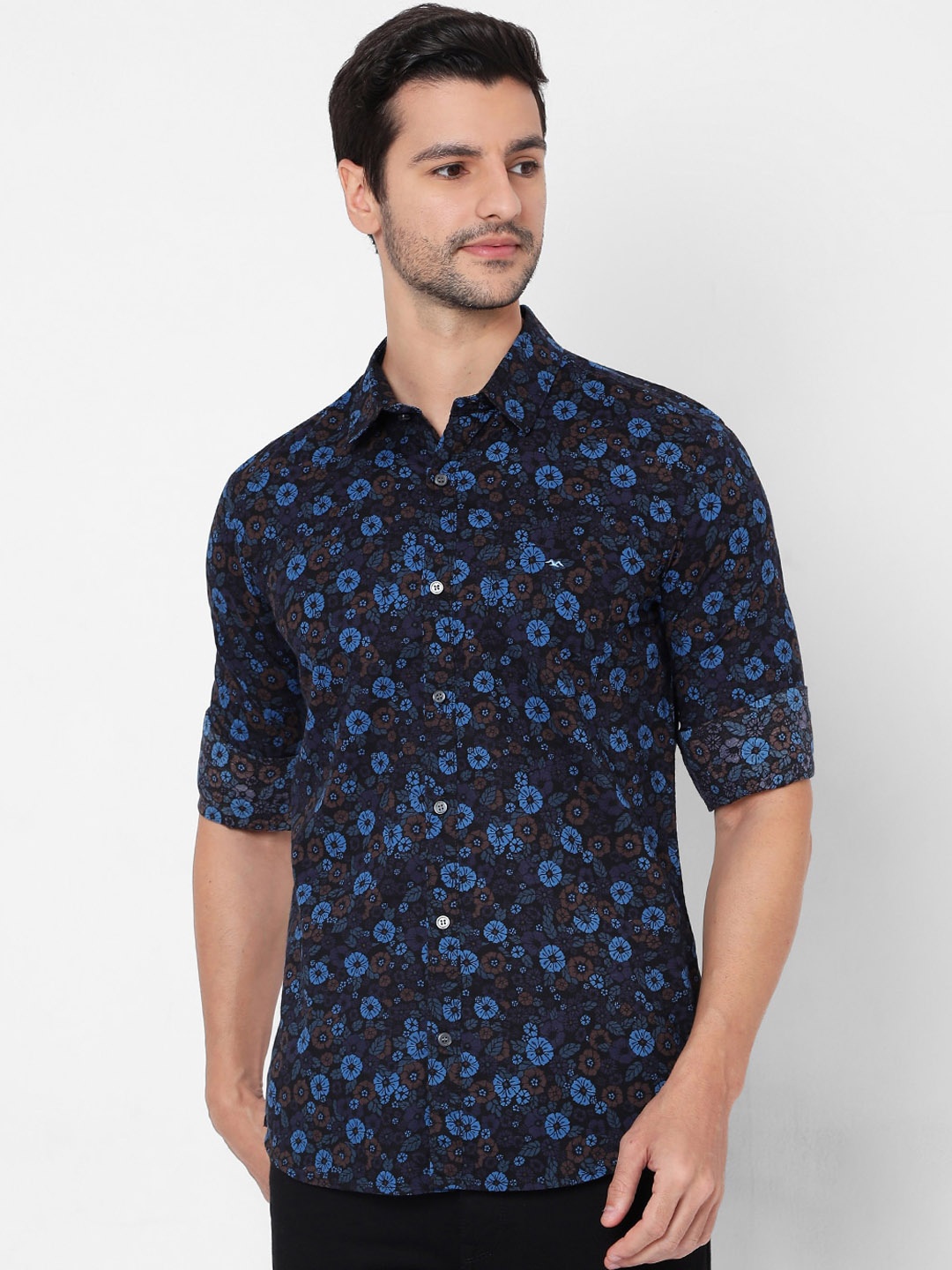 

Mufti Men Black & Blue Slim Fit Floral Opaque Printed Casual Shirt