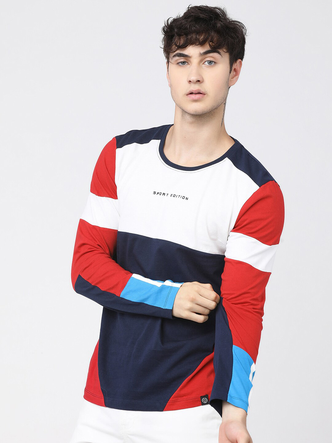 

LOCOMOTIVE Men Navy Blue & Red Colourblocked Applique Slim Fit T-shirt
