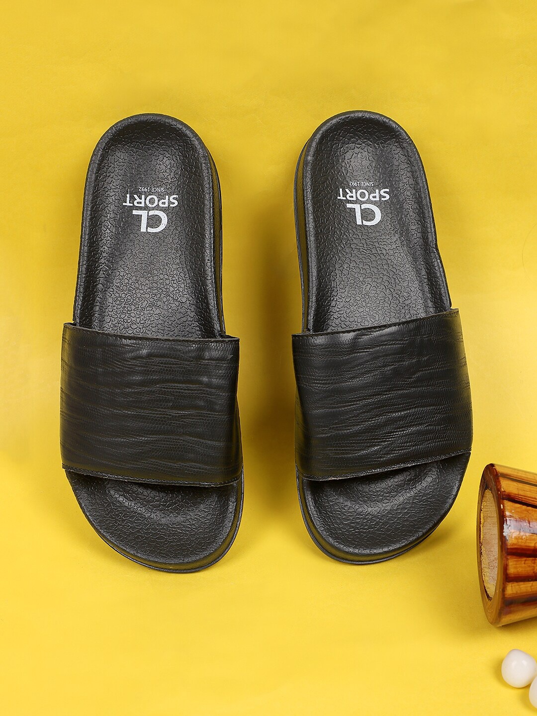 

Carlton London sports Women Black Sliders