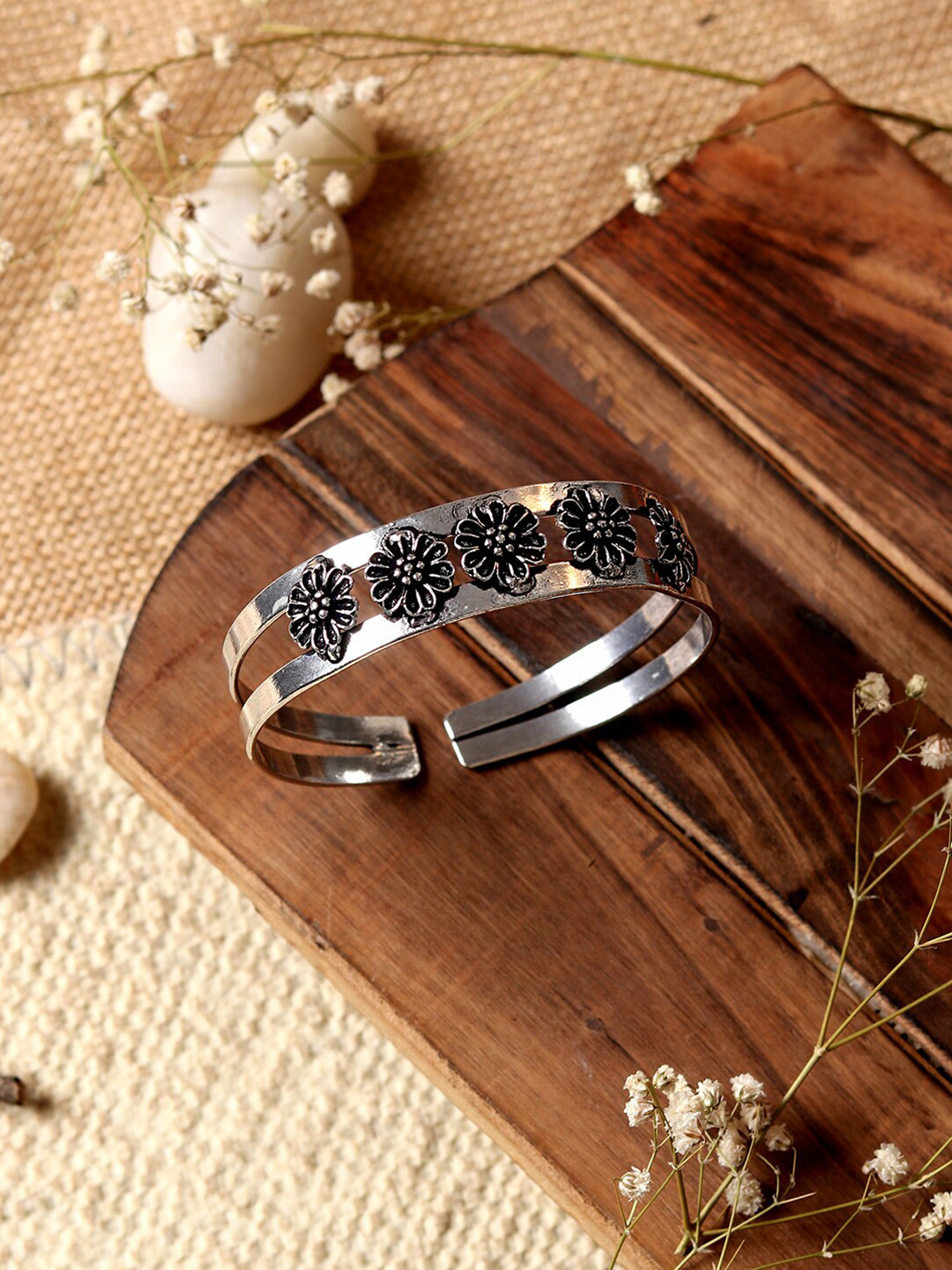 

TEEJH Women Silver-Toned & Black Oxidised Silver-Plated Cuff Bracelet