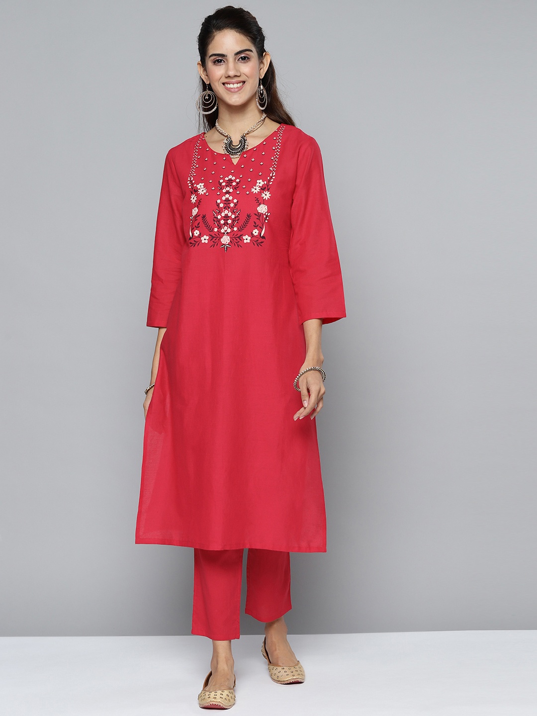 

HERE&NOW Women Red Floral Print Regular Kurta with Trousers