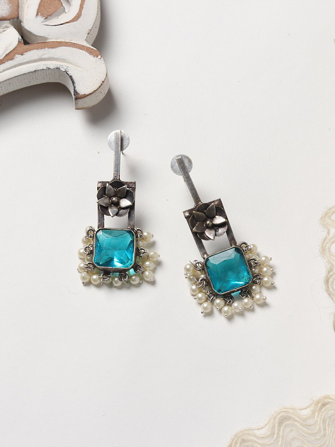 

TEEJH Silver-Toned & Turquoise Blue Geometric Oxidised Drop Earrings