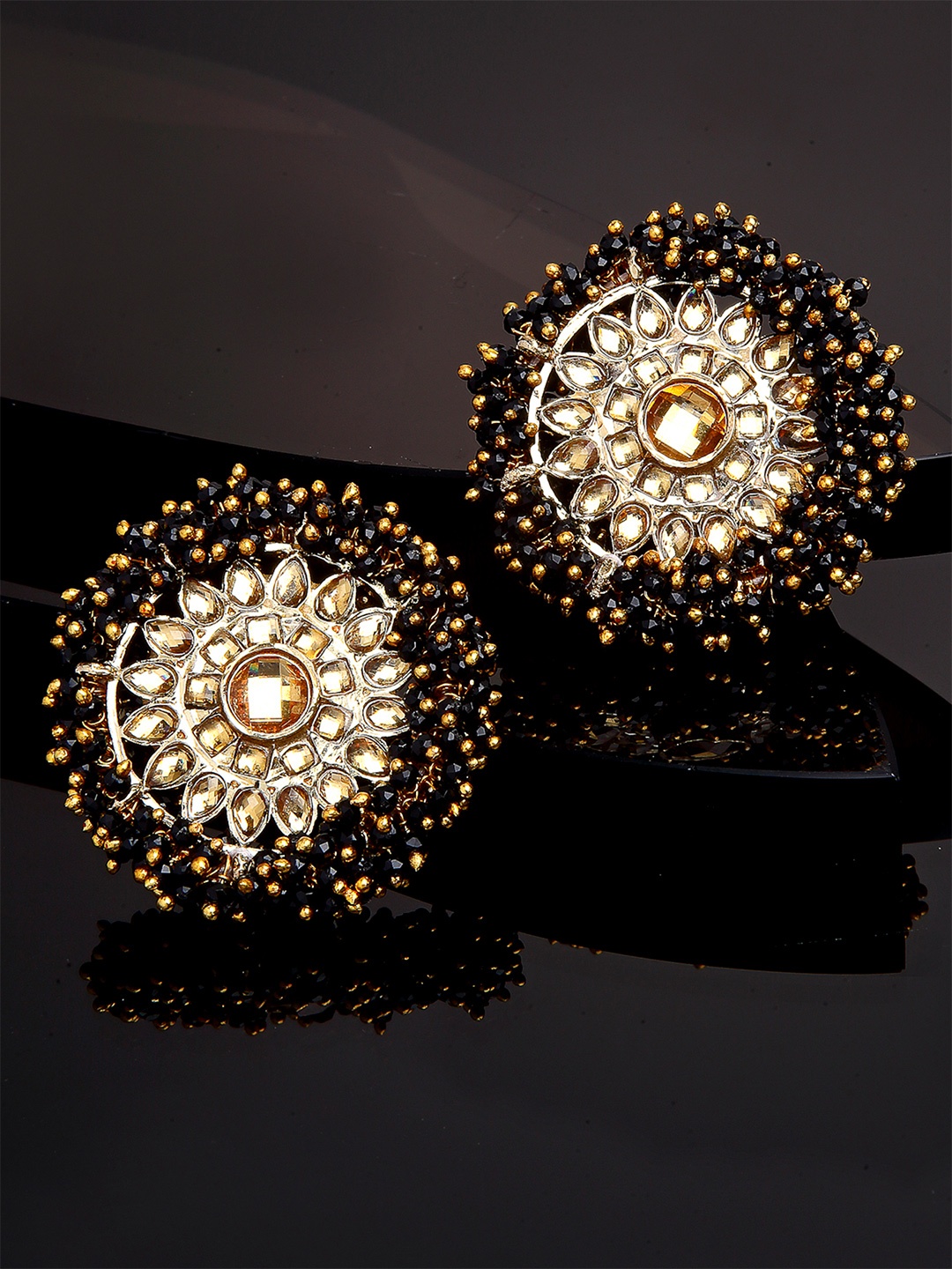 

KARATCART Black Floral Studs Earrings