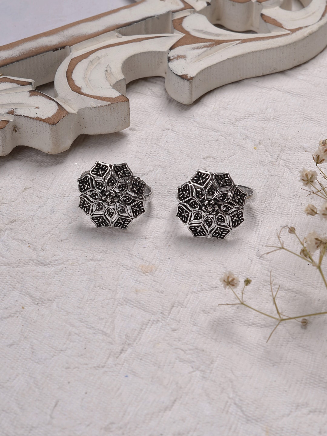 

TEEJH Set Of 2 Oxidised Silver-Plated Adjustable Ethnic Toerings