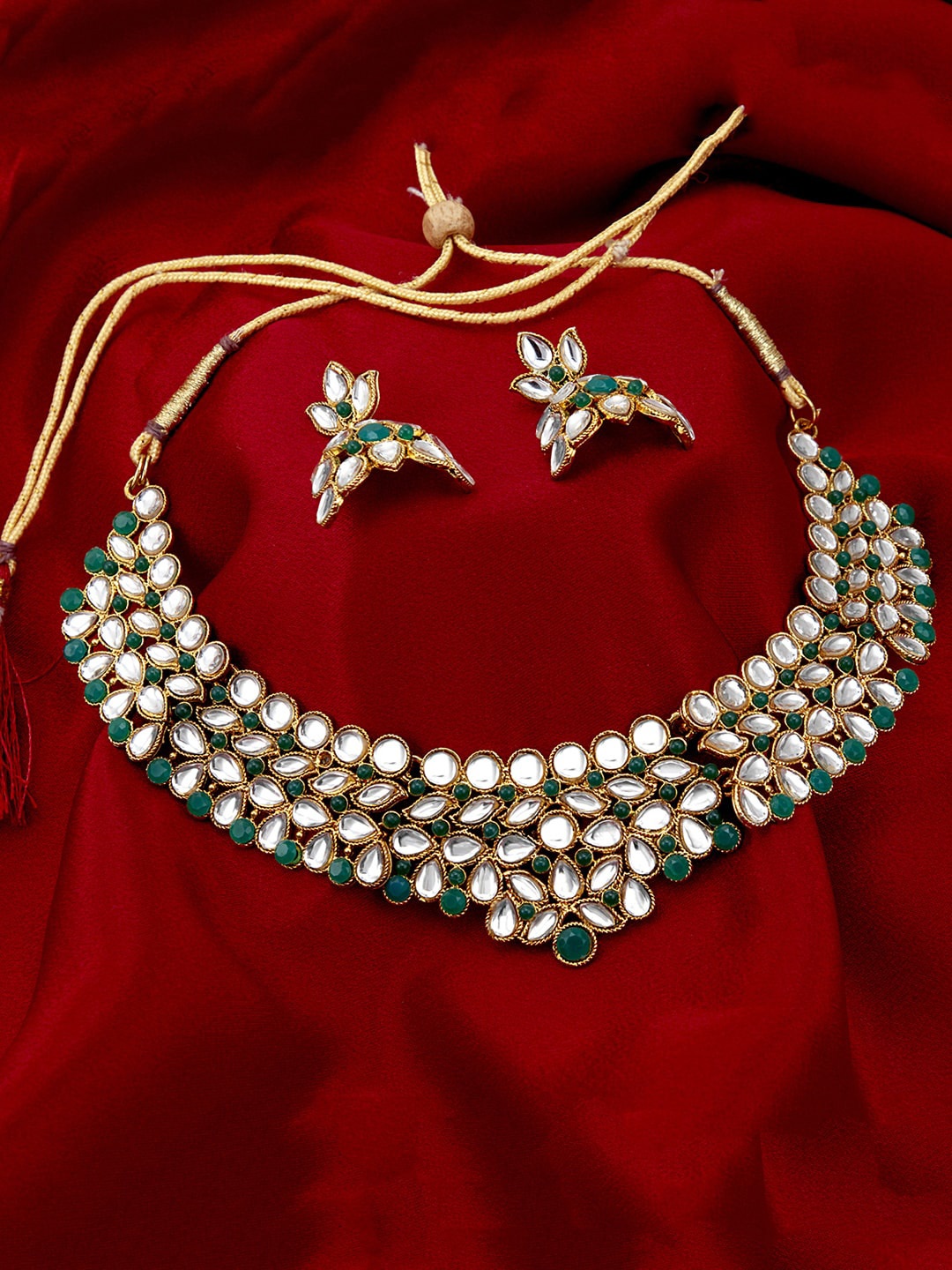 

Sukkhi Gold Plated Green & White Kundan Studded Jewellery Set