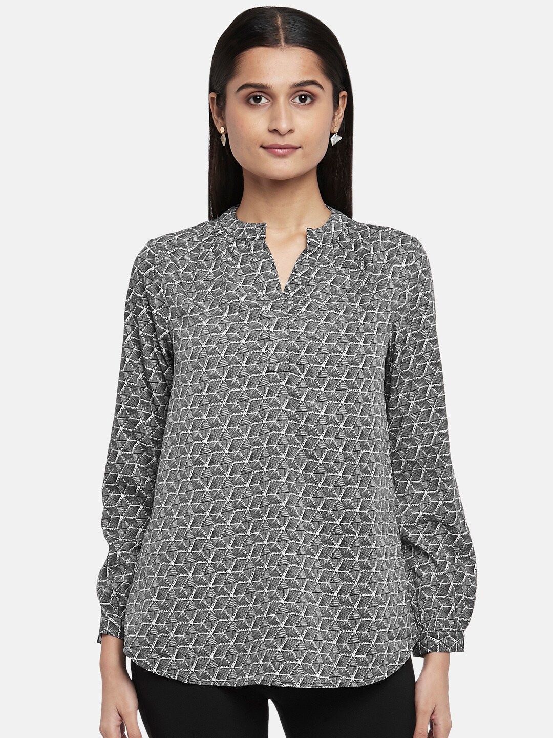 

Annabelle by Pantaloons Black & White Printed Mandarin Collar Bishop Sleeves Top