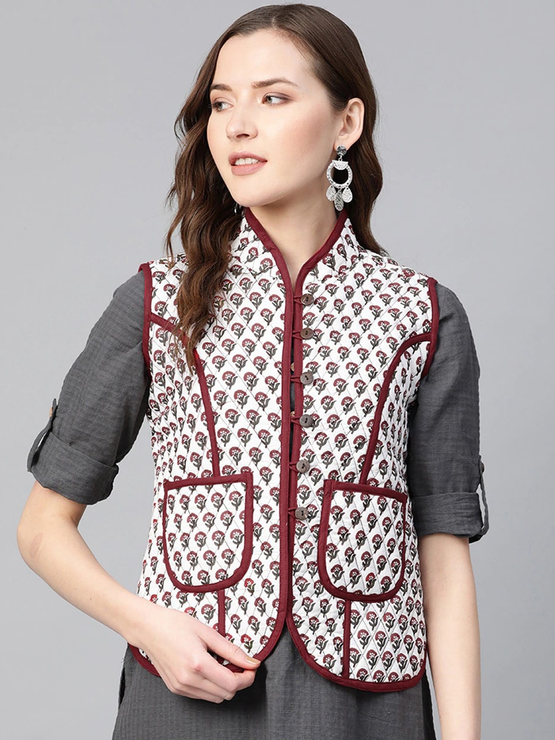 

Bhama Couture Women Off White & Maroon Floral Lightweight Cropped Quilted Jacket