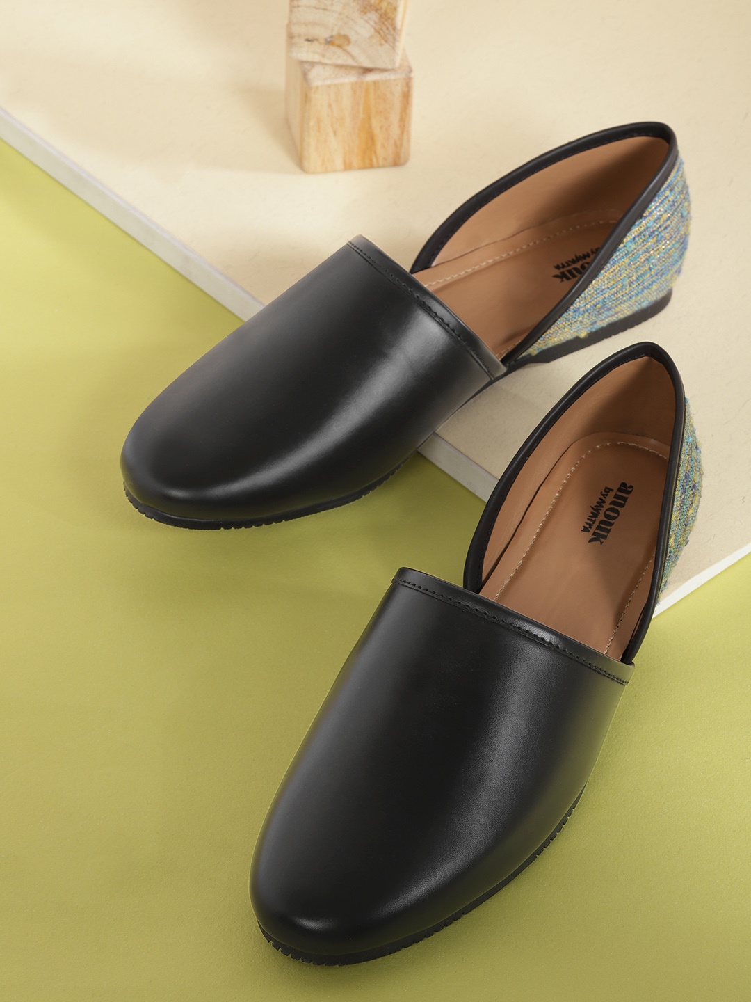 

Anouk Men Black Shoe Style Mojaris
