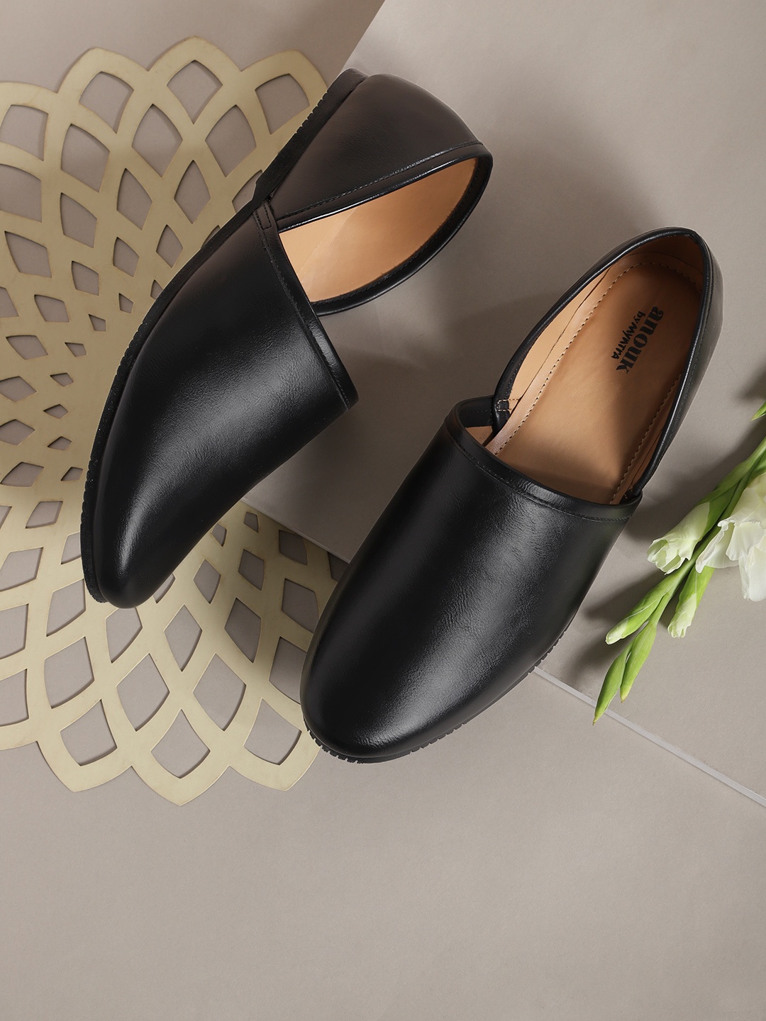 

Anouk Men Black Shoe Style Mojaris