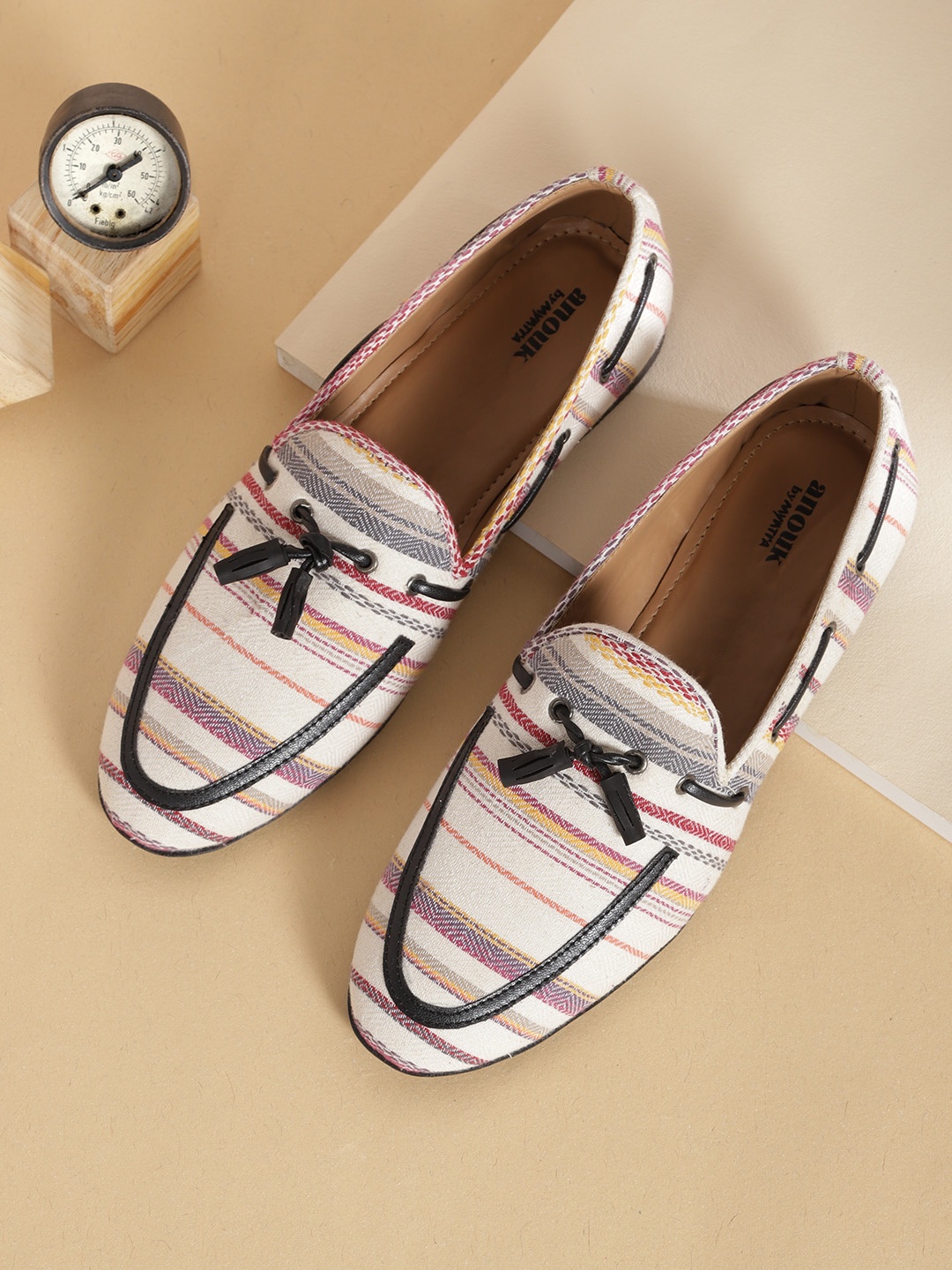 

Anouk Men Beige Printed Boat Style Shoes