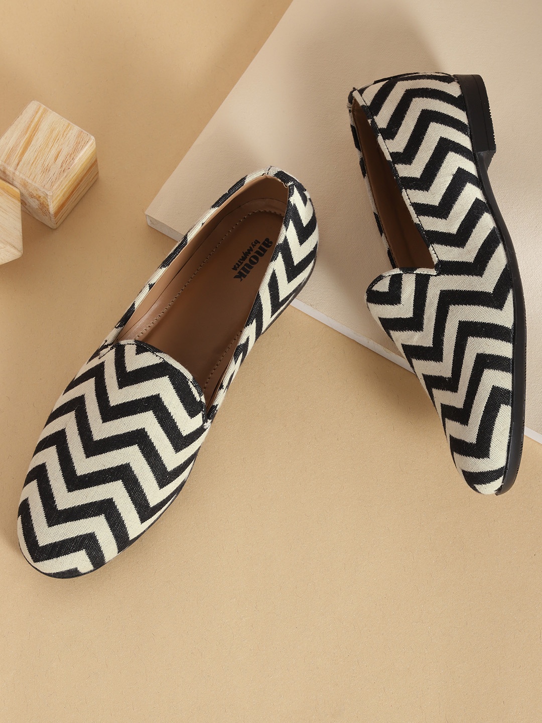 

Anouk Men Black & White Printed Loafers