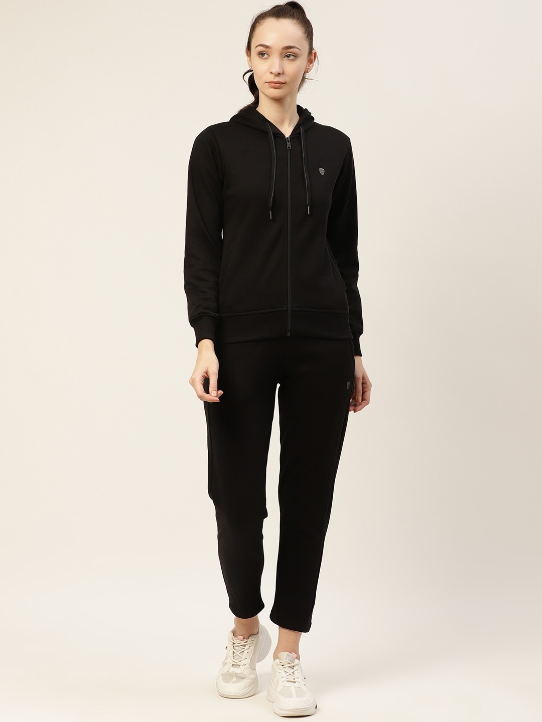 

Okane Women Black Solid Hooded Knitted Tracksuit