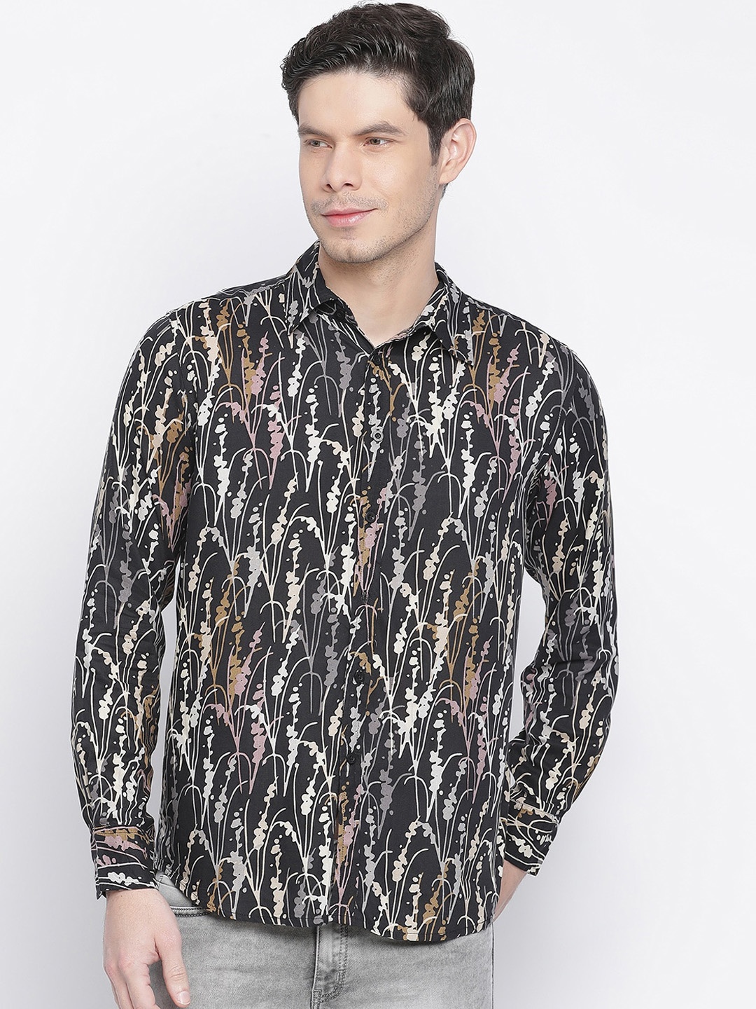 

Oxolloxo Men Black Printed Casual Shirt