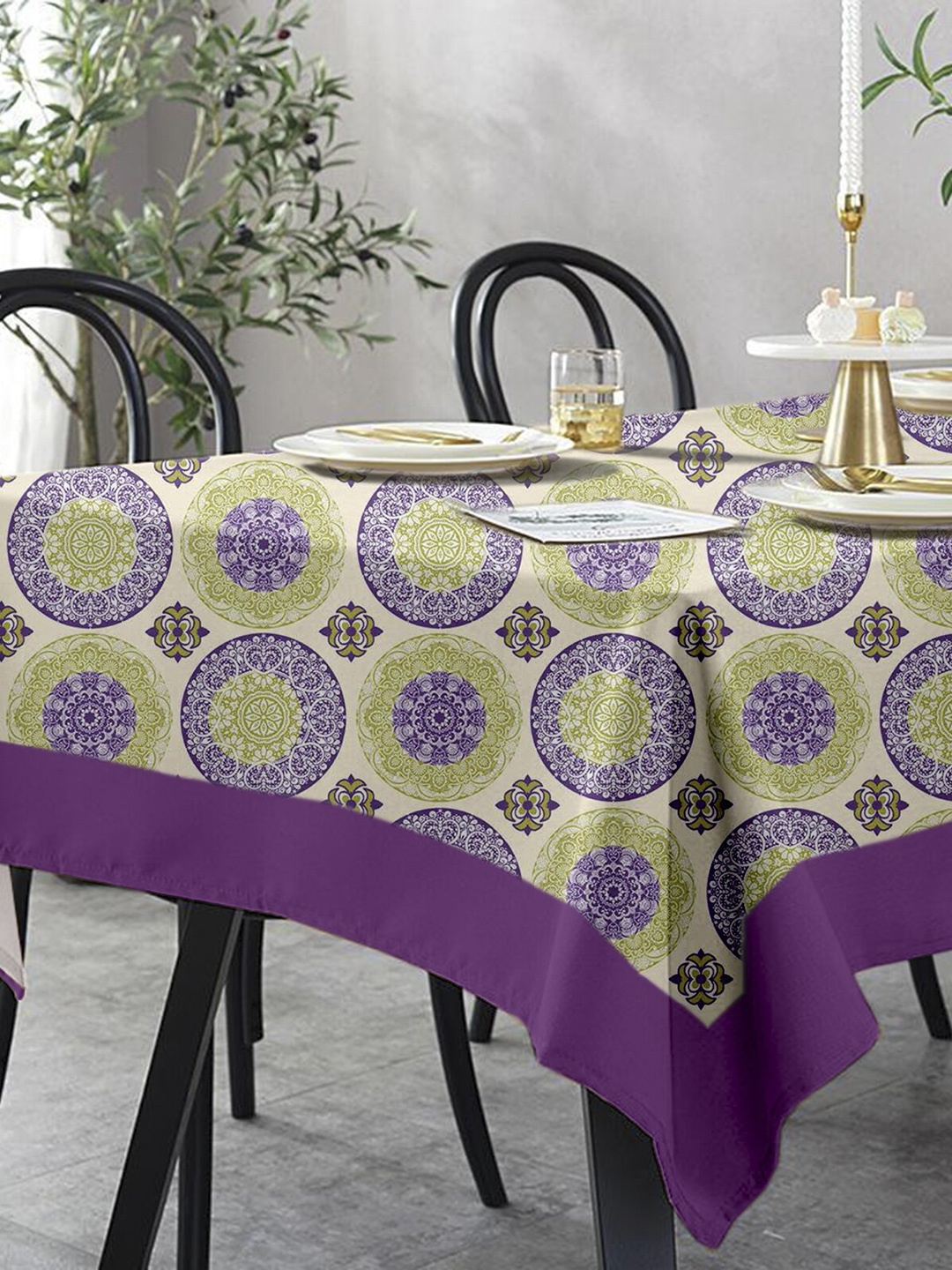 

Lushomes Green & Purple 12 Seater Bold Printed Table Cloth