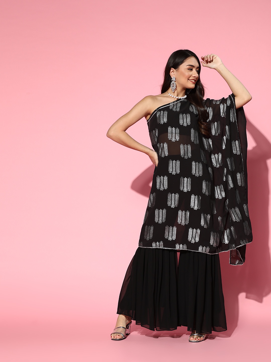 

Inddus Ethnic Motifs Poly Georgette Kurta Set, Black