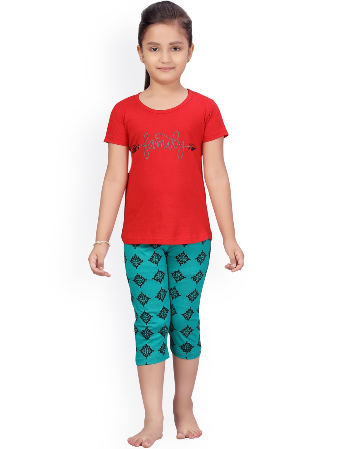 

Aarika Girls Red & Green Printed Pure Cotton Night suit