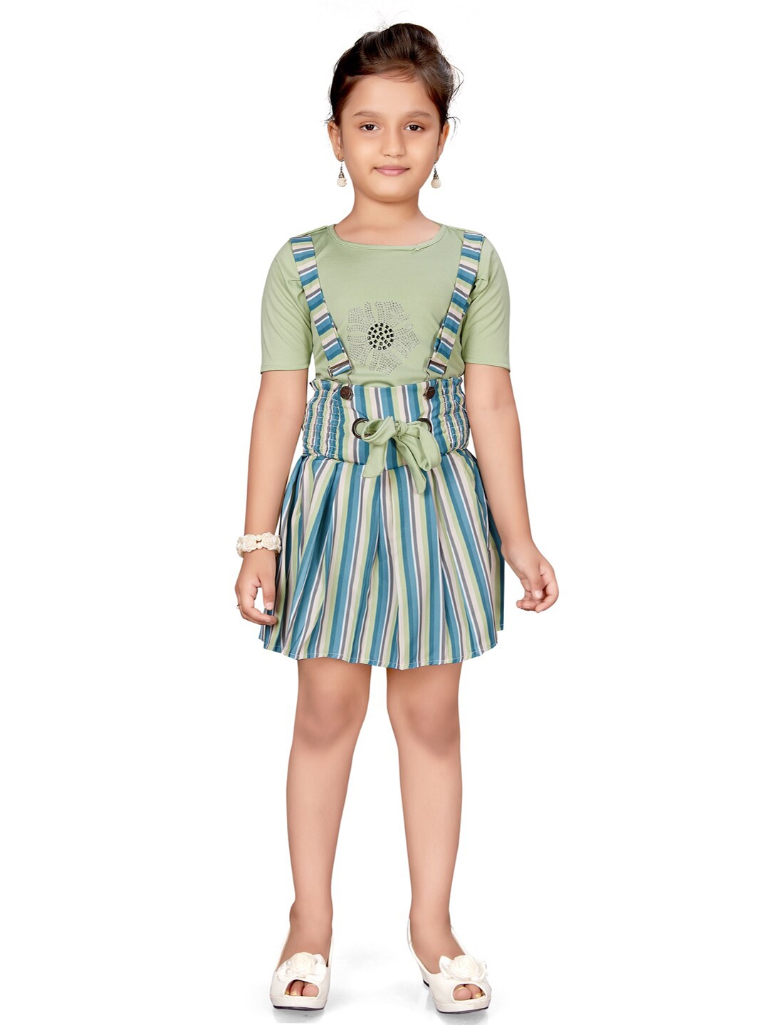 

Aarika Girls Sea Green & Beige Striped Clothing Set