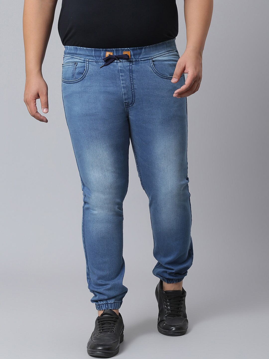 

Instafab Plus Men Blue Slash Knee Light Fade Jeans
