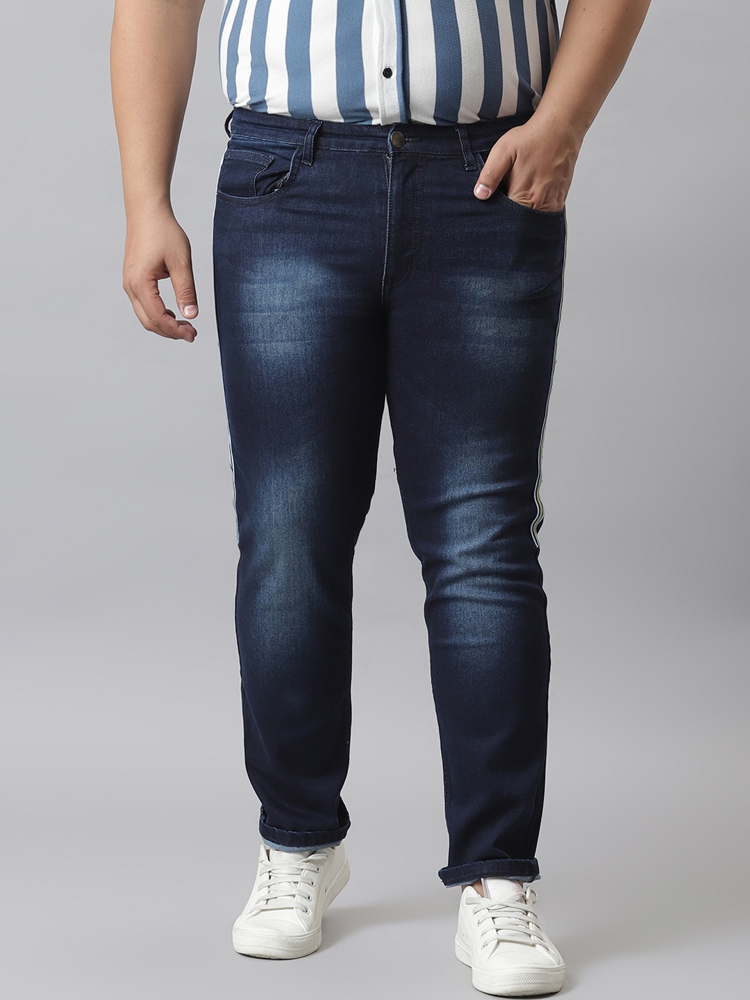 

Instafab Plus Men Navy Blue Light Fade Jeans