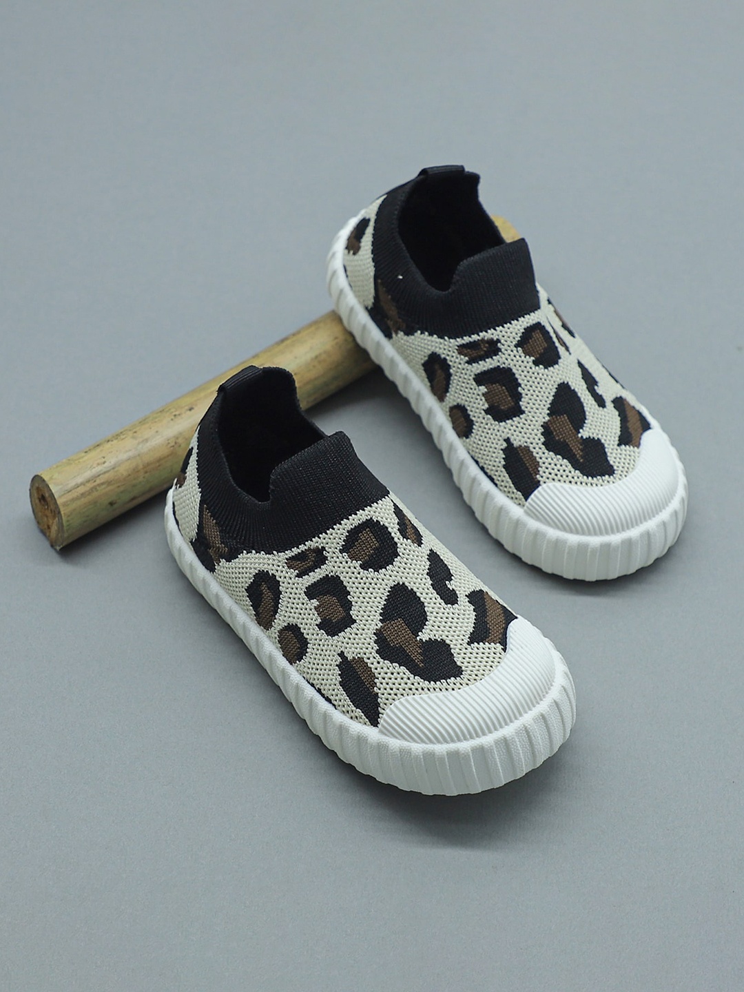 

FEETWELL SHOES Kids Brown Printed Mid Slip-On Sneakers