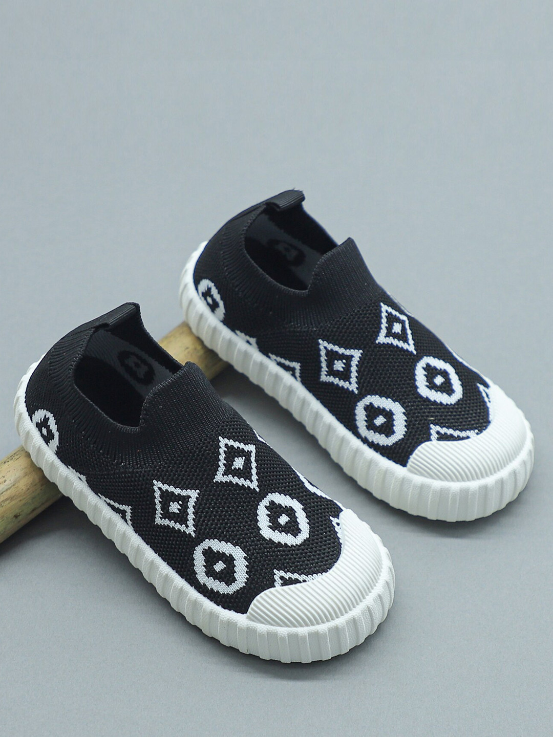 

FEETWELL SHOES Kids Black Woven Design PU Slip-On Sneakers
