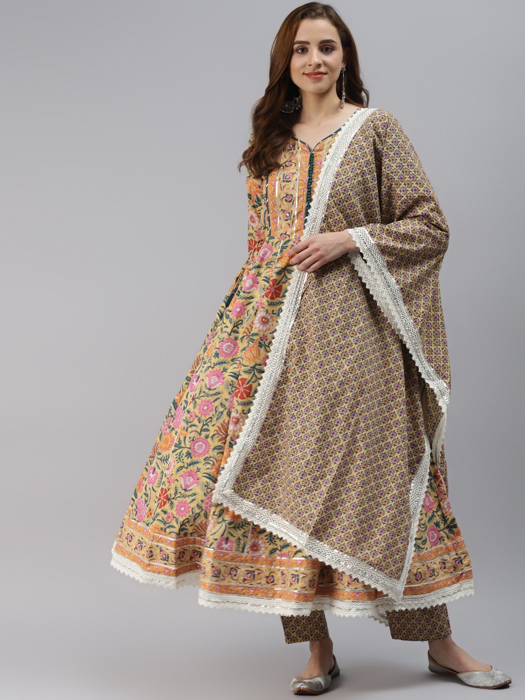 

Divena Women Yellow Floral Printed Regular Gotta Patti Pure Cotton Kurta with Trousers & With Dupatta