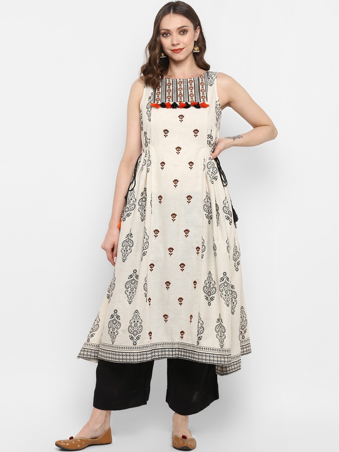 

Antaran Women Off White Printed Mirror Work Kurta