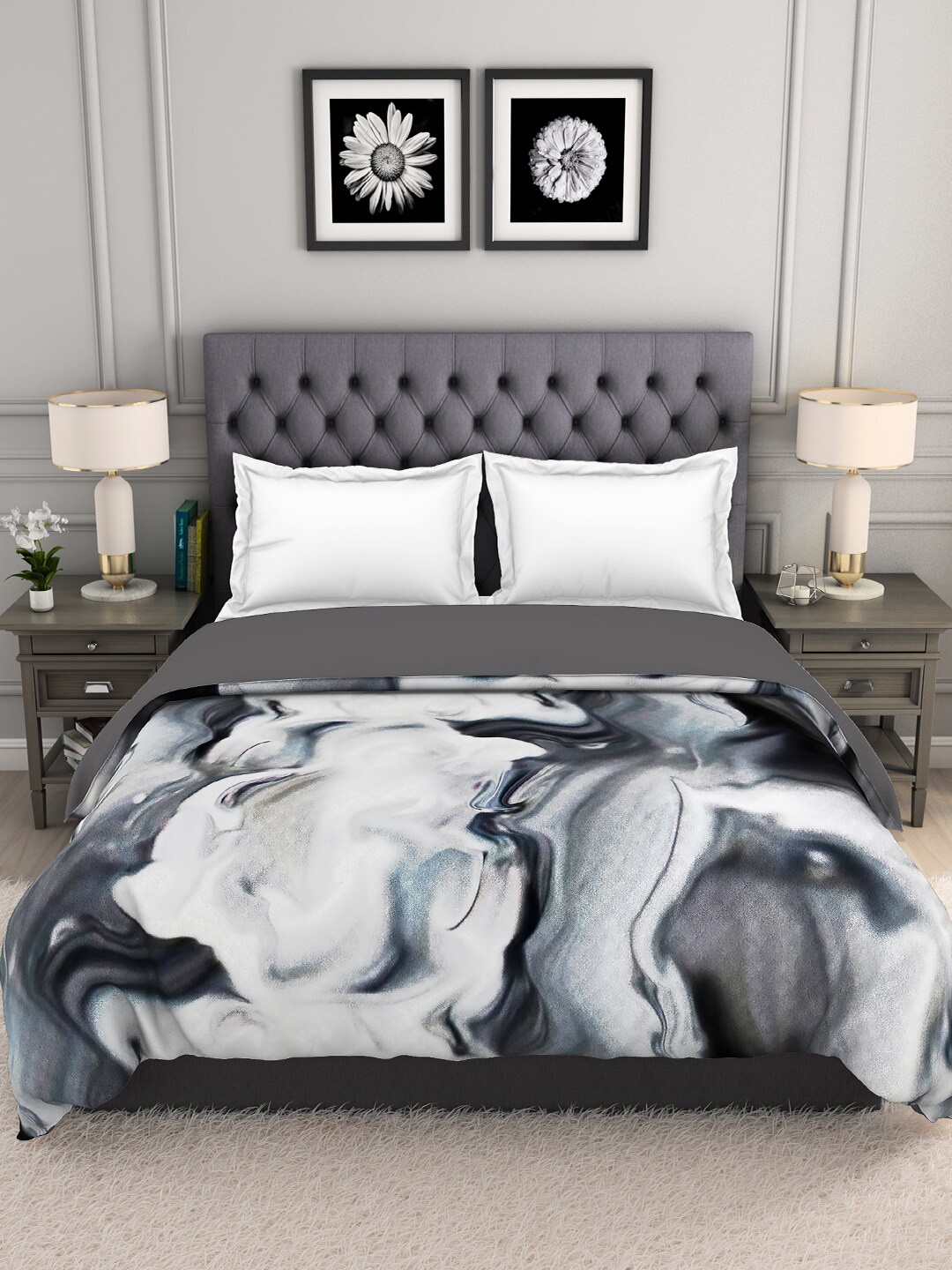 

SPACES Grey & White AC Room 210 GSM Double Bed Quilt