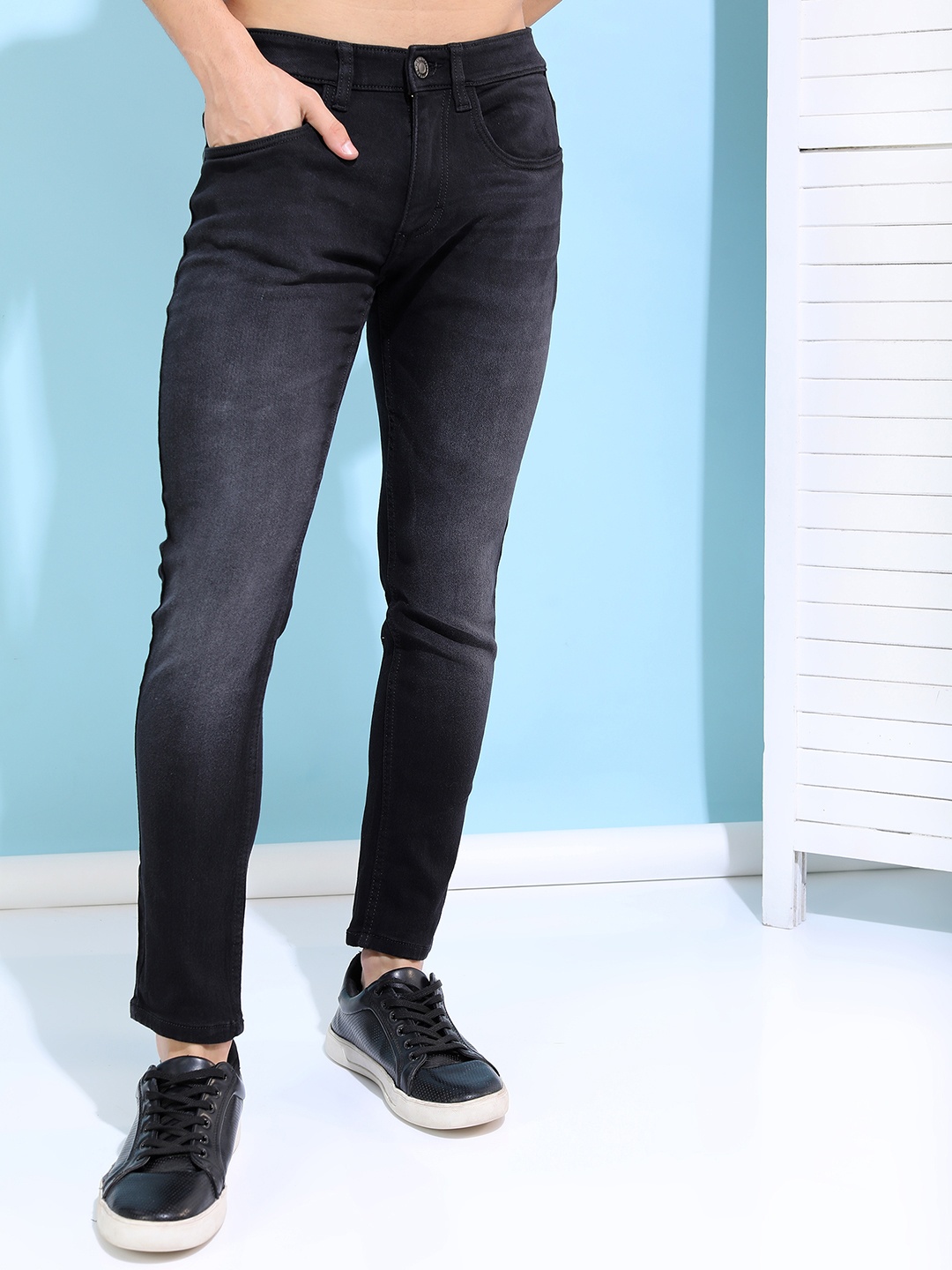 

HIGHLANDER Men Black Tapered Fit Light Fade Stretchable Jeans