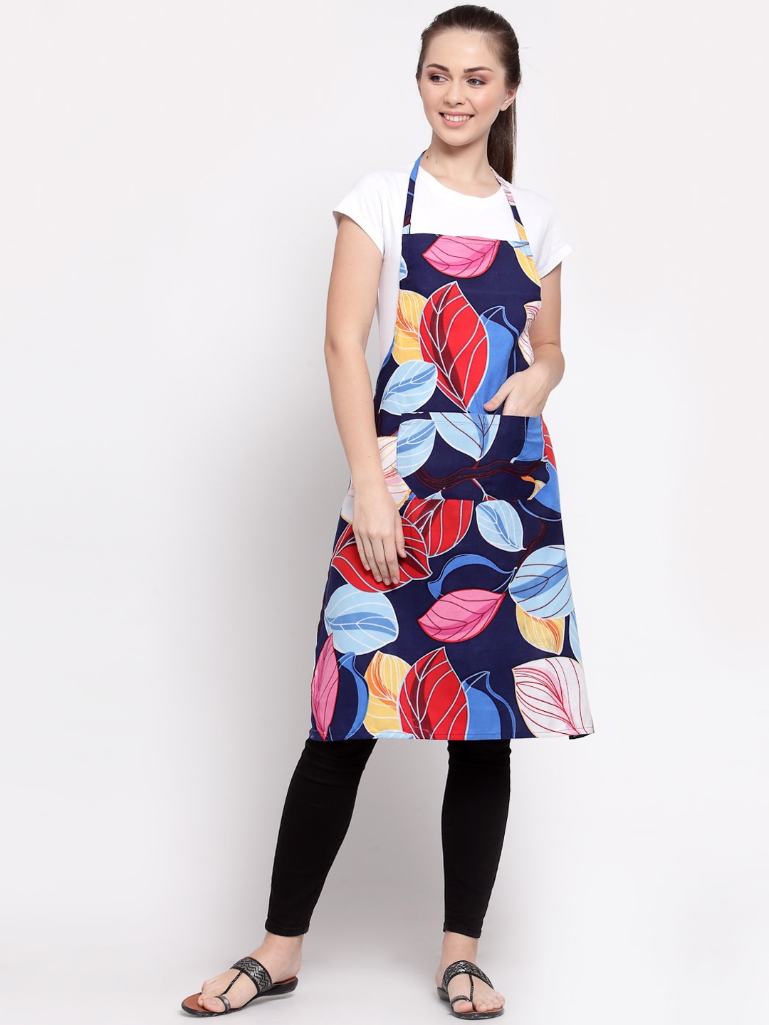 

Arrabi Women Multi Printed Aprons with 2 Patch Pockets
