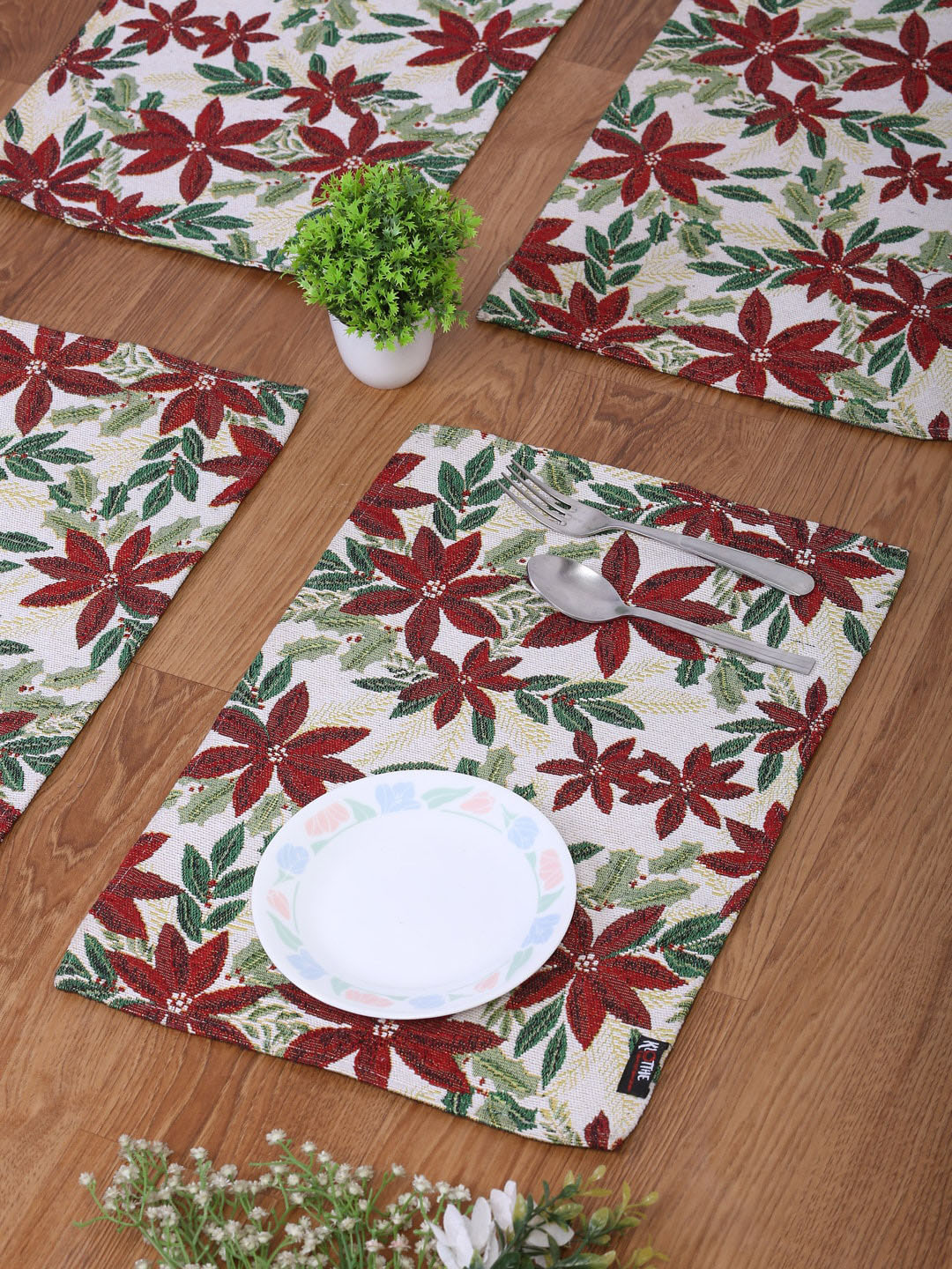 

KLOTTHE Set of 6 Red & Green Floral Woven Design Cotton Table Placemats