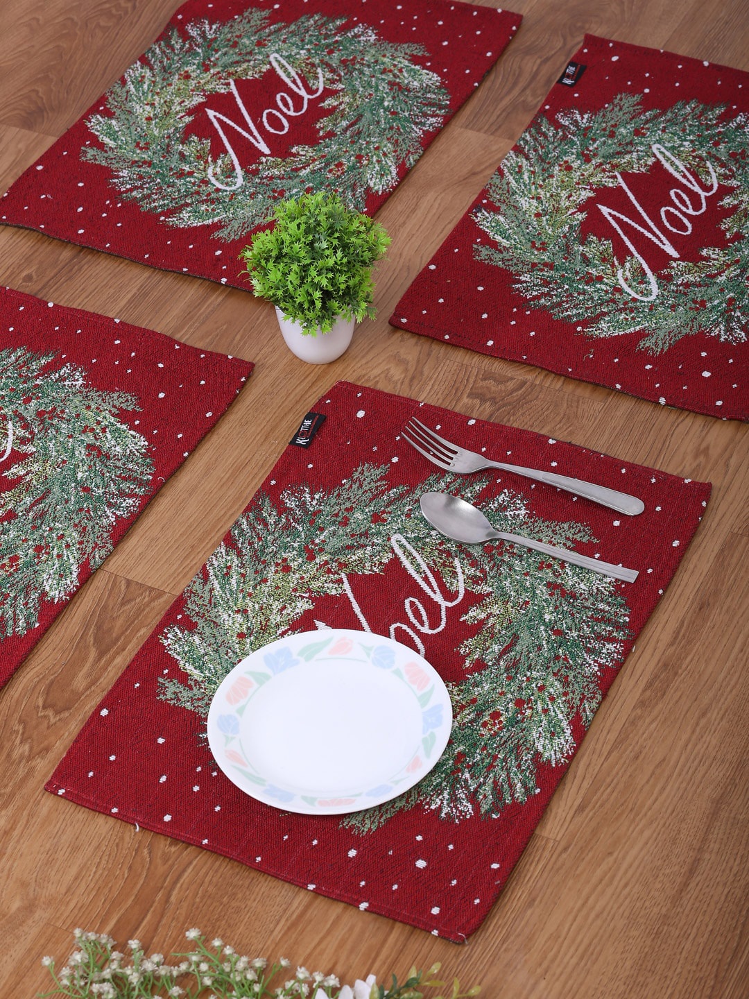 

KLOTTHE Set Of 6 Red & Green Printed Cotton Dining Table Placemats
