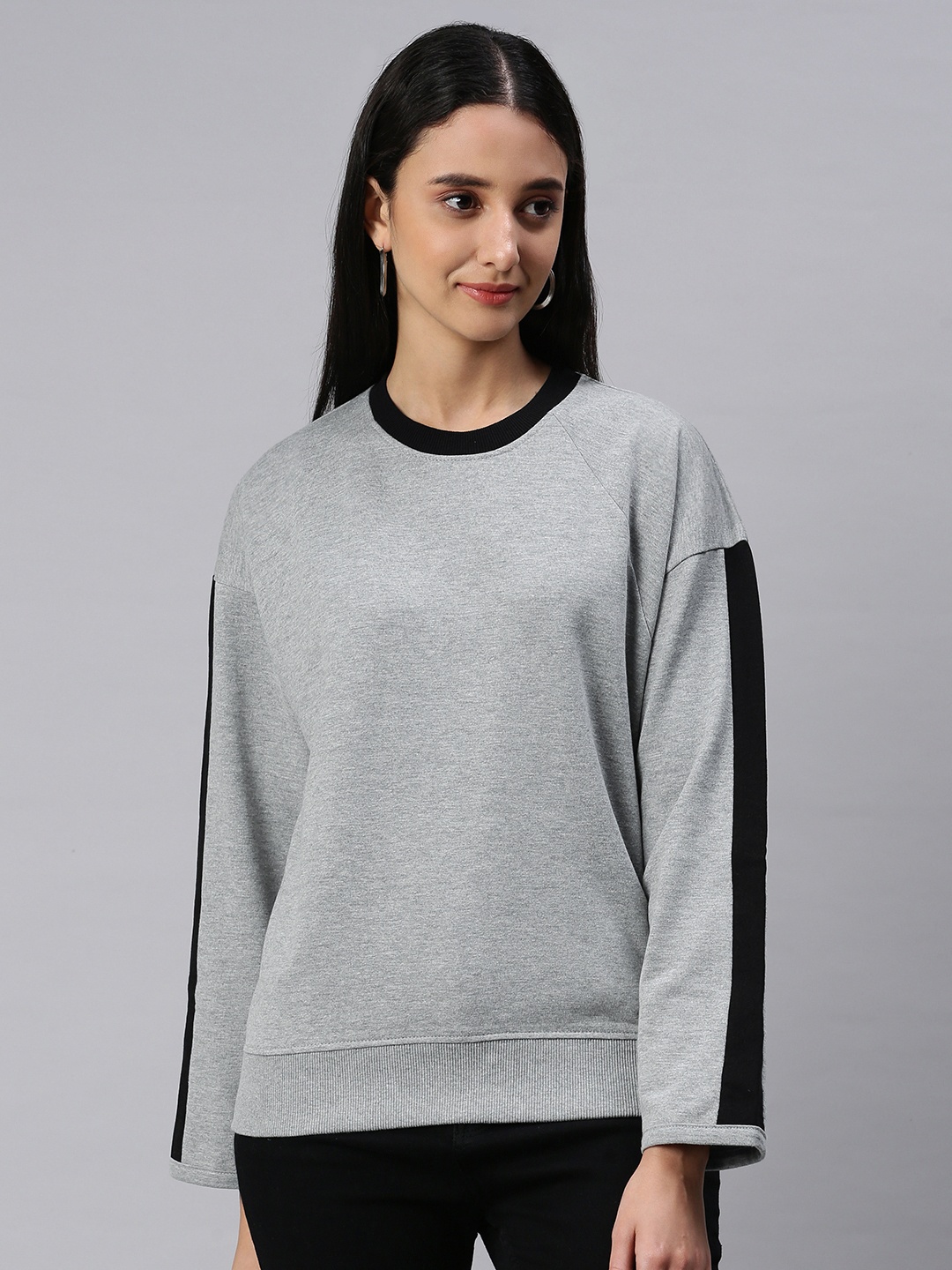 

abof Women Grey Solid Round Neck Sweatshirt
