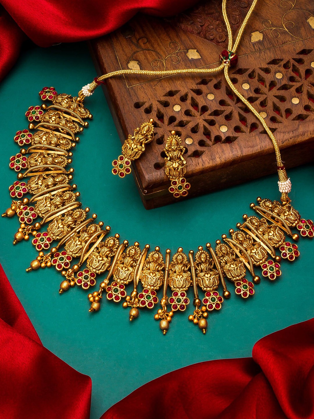 

aadita Gold Plated Pink & Green Stone Studded Jewellery Set