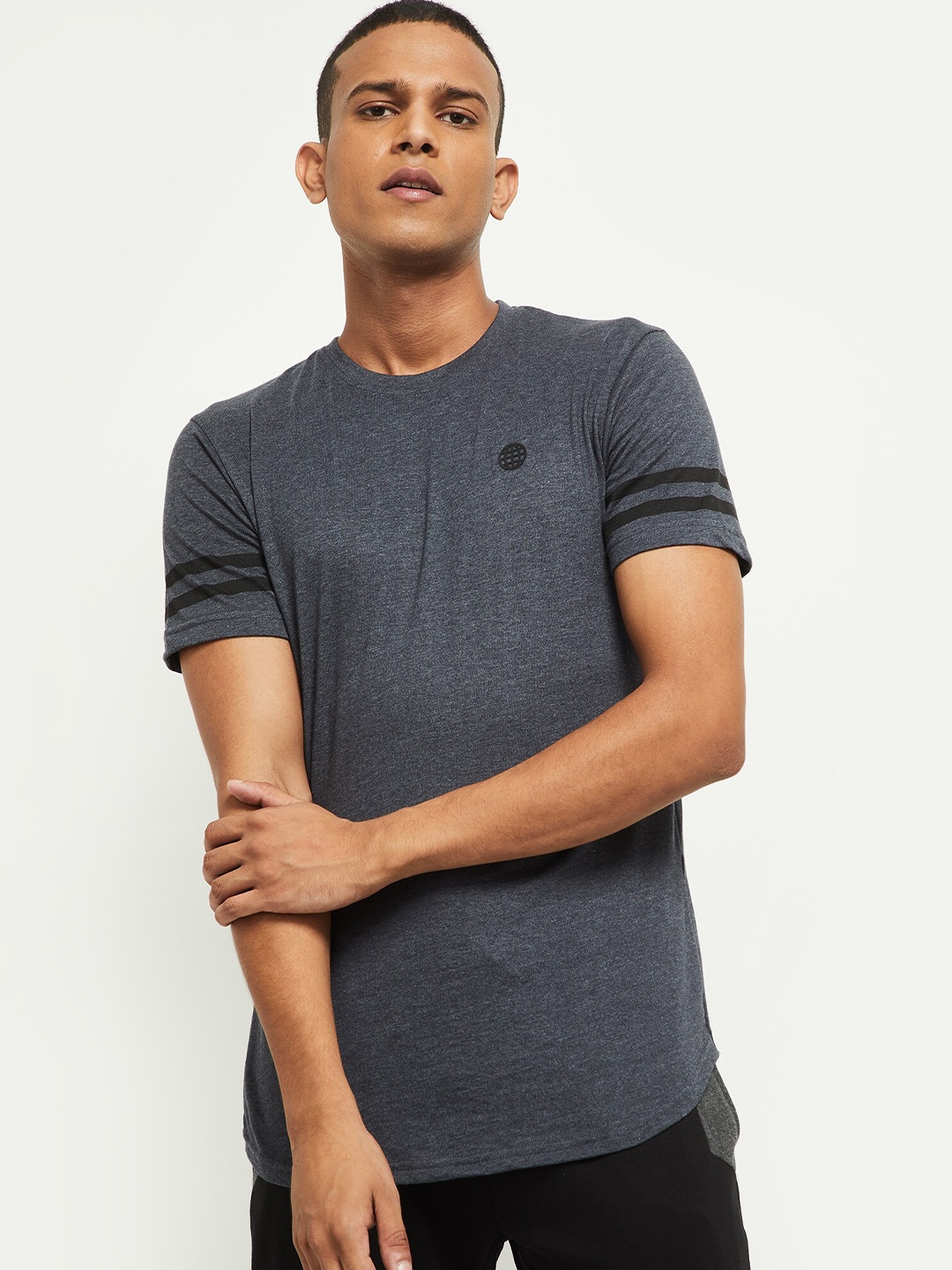 

max Men Navy Blue T-shirt