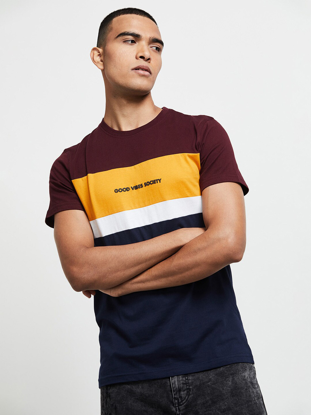 

max Men Burgundy & Yellow Colourblocked T-shirt