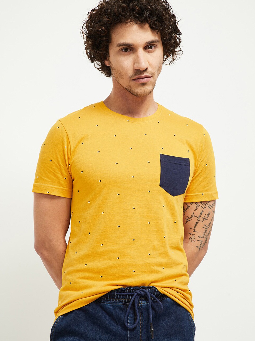 

max Men Yellow Printed Pockets T-shirt