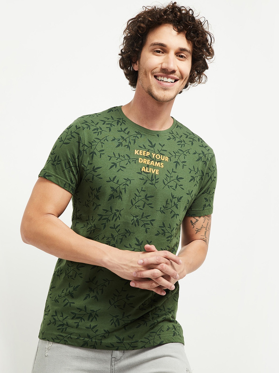 

max Men Green & Mustard Yellow Floral Printed Round Neck Cotton T-shirt