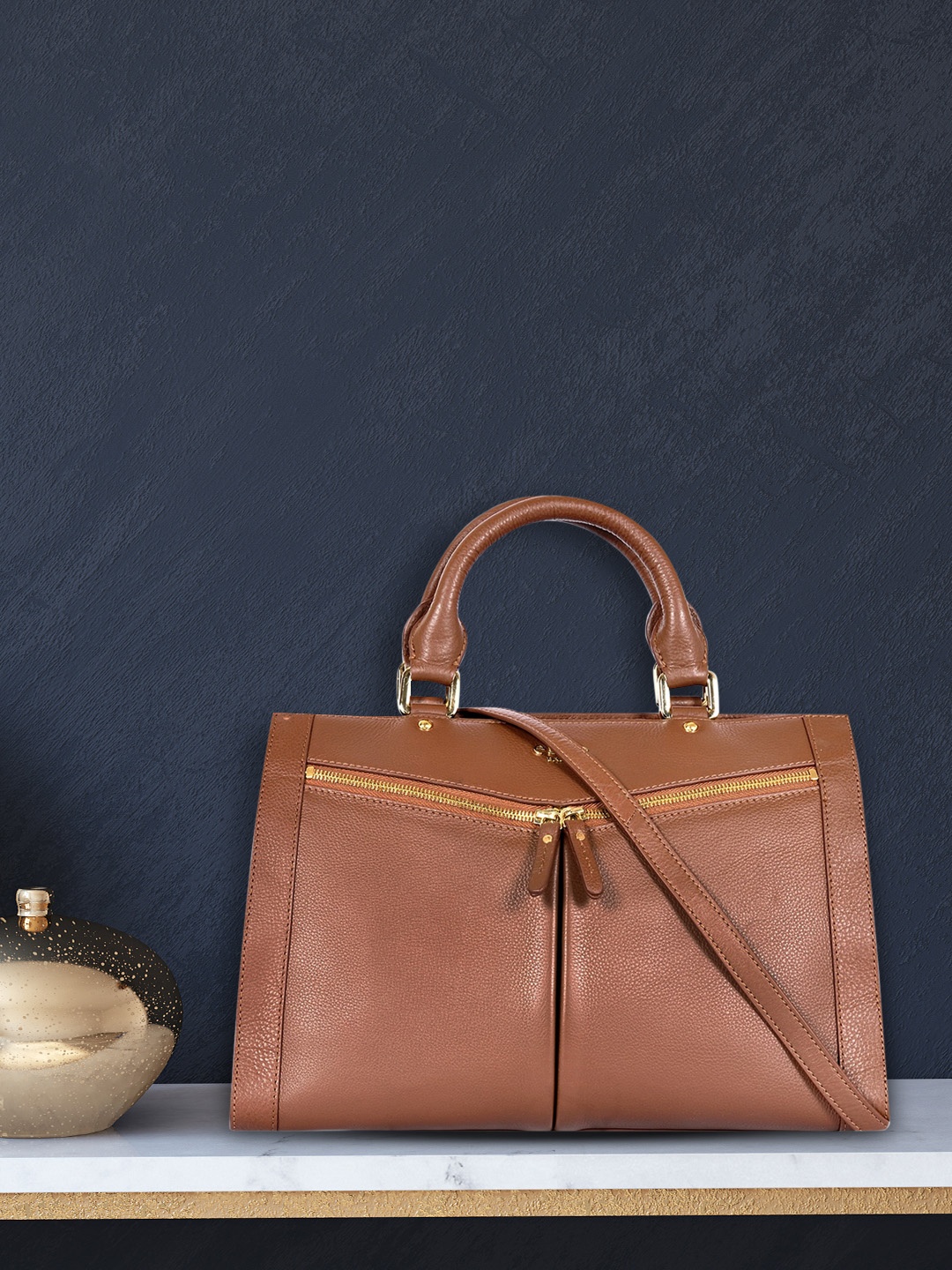 

Eske Brown Leather Structured Handheld Bag