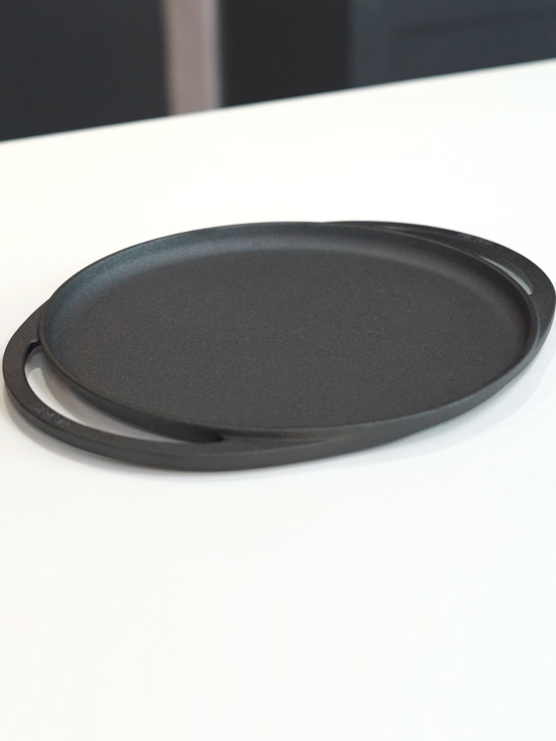

MEYER Black Pre-Seasoned Cast Iron Flat Tawa with 2 Side Handles 30cm