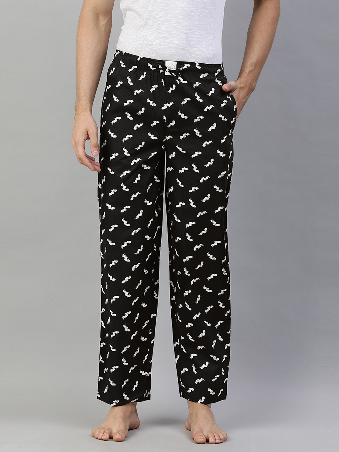 

abof Men Black And White Printed Pure Cotton Lounge Pants