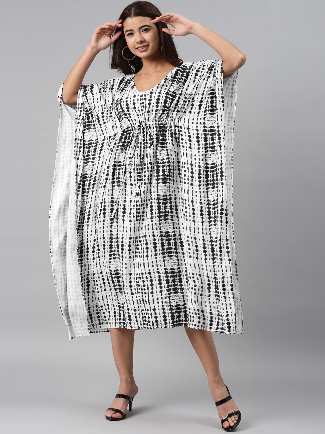 

GERUA Black & White Printed V-neck Kaftan Midi Dress