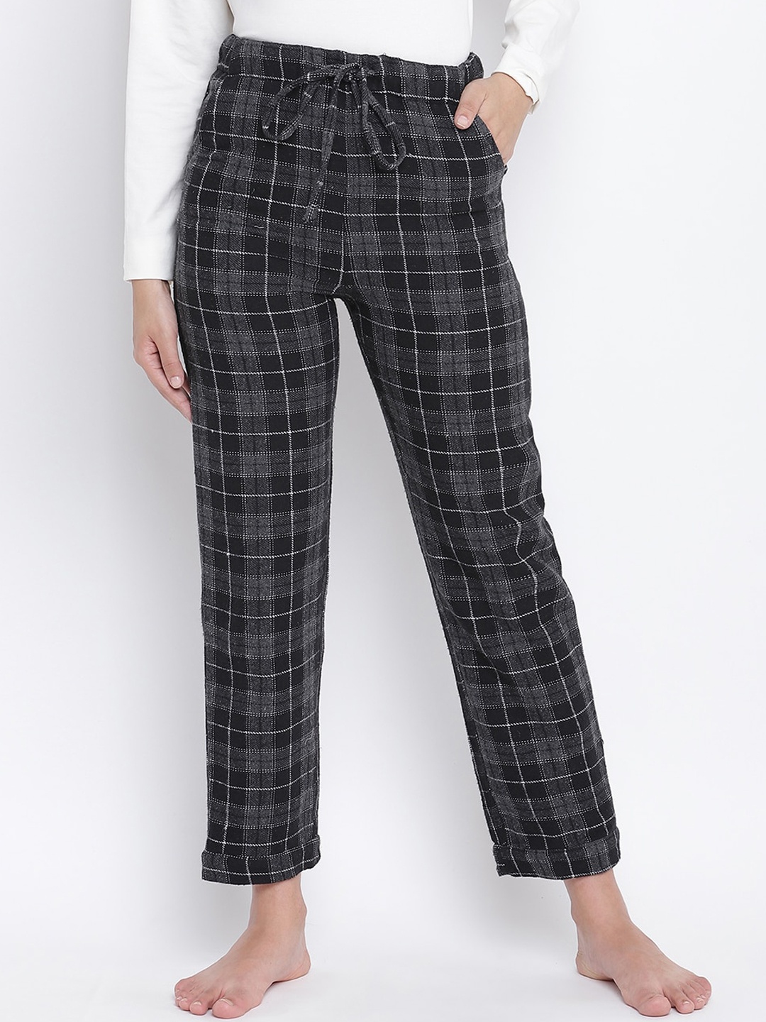 

Oxolloxo Women Black Cotton Checked Pajamas